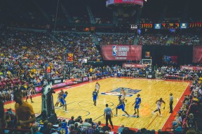 leyuSport-双线溃败下的竞技体育，Karsa十五连败梦碎，湖人教练深陷下课危机