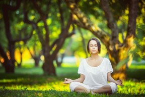 体育赛事-德罗巴与莱万巅峰对决，30分钟激战高光时刻胜负难料
